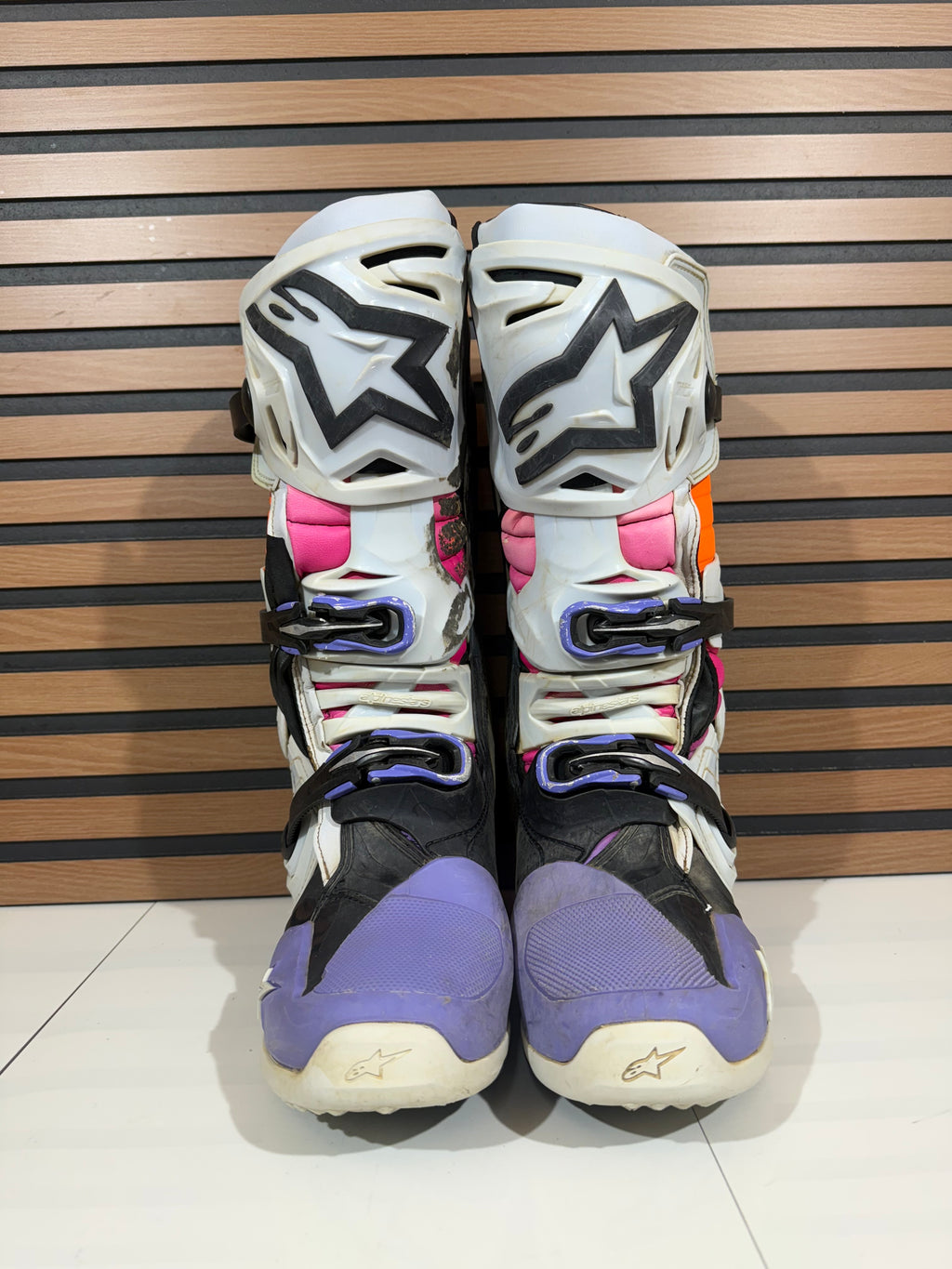 Used Alpinestars Tech 10 Boots Size 9 Daytona - White / Purple / Pink + Inner Booties