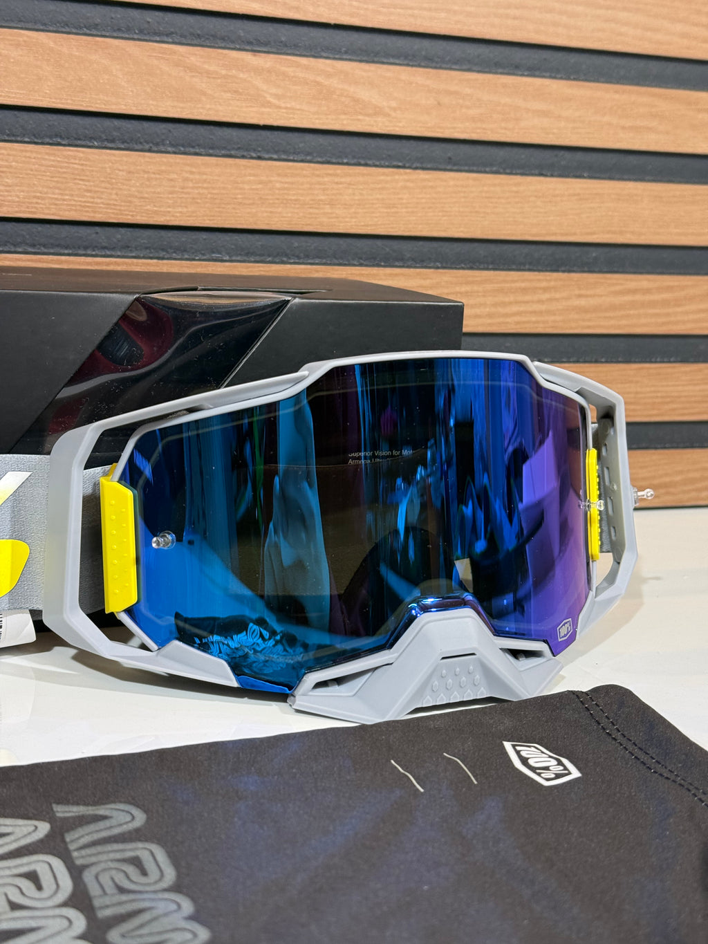100% Armega Goggles Complex Grey / Yellow - Blue Mirror Lens