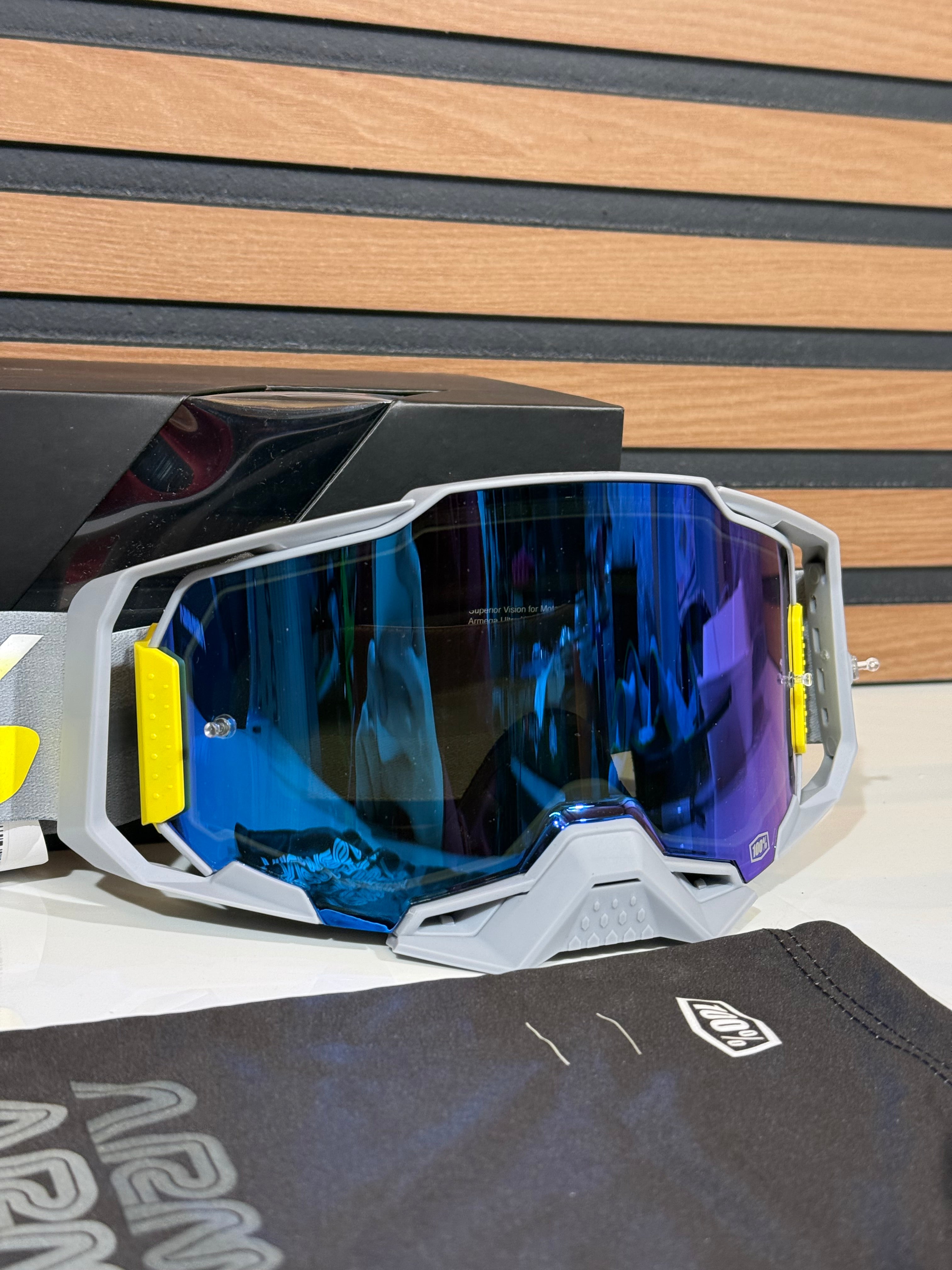 100% Armega Goggles Complex Grey / Yellow - Blue Mirror Lens