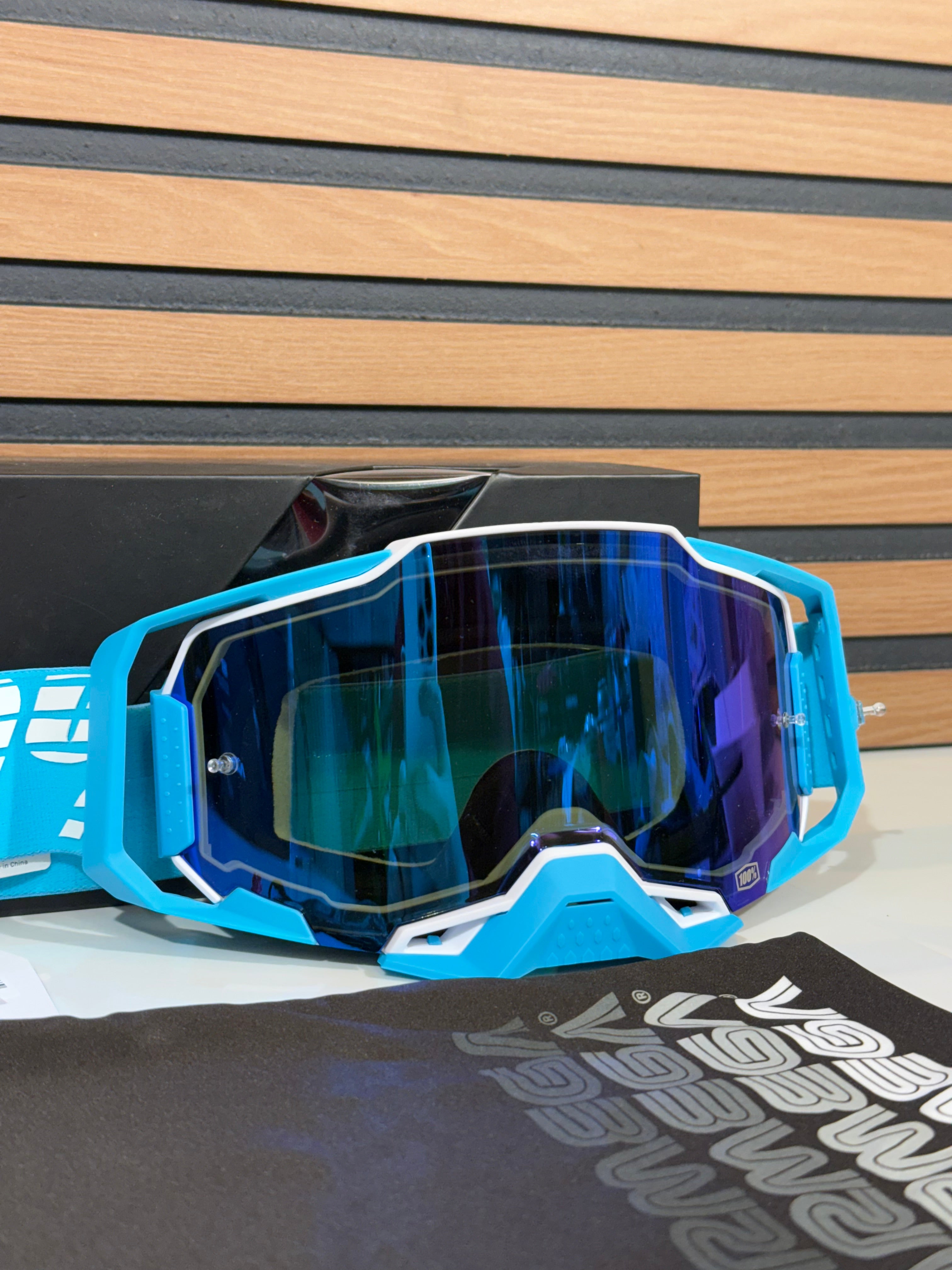 100% Armega Oversized Sky Blue / White - Blue Mirror Lens Goggles
