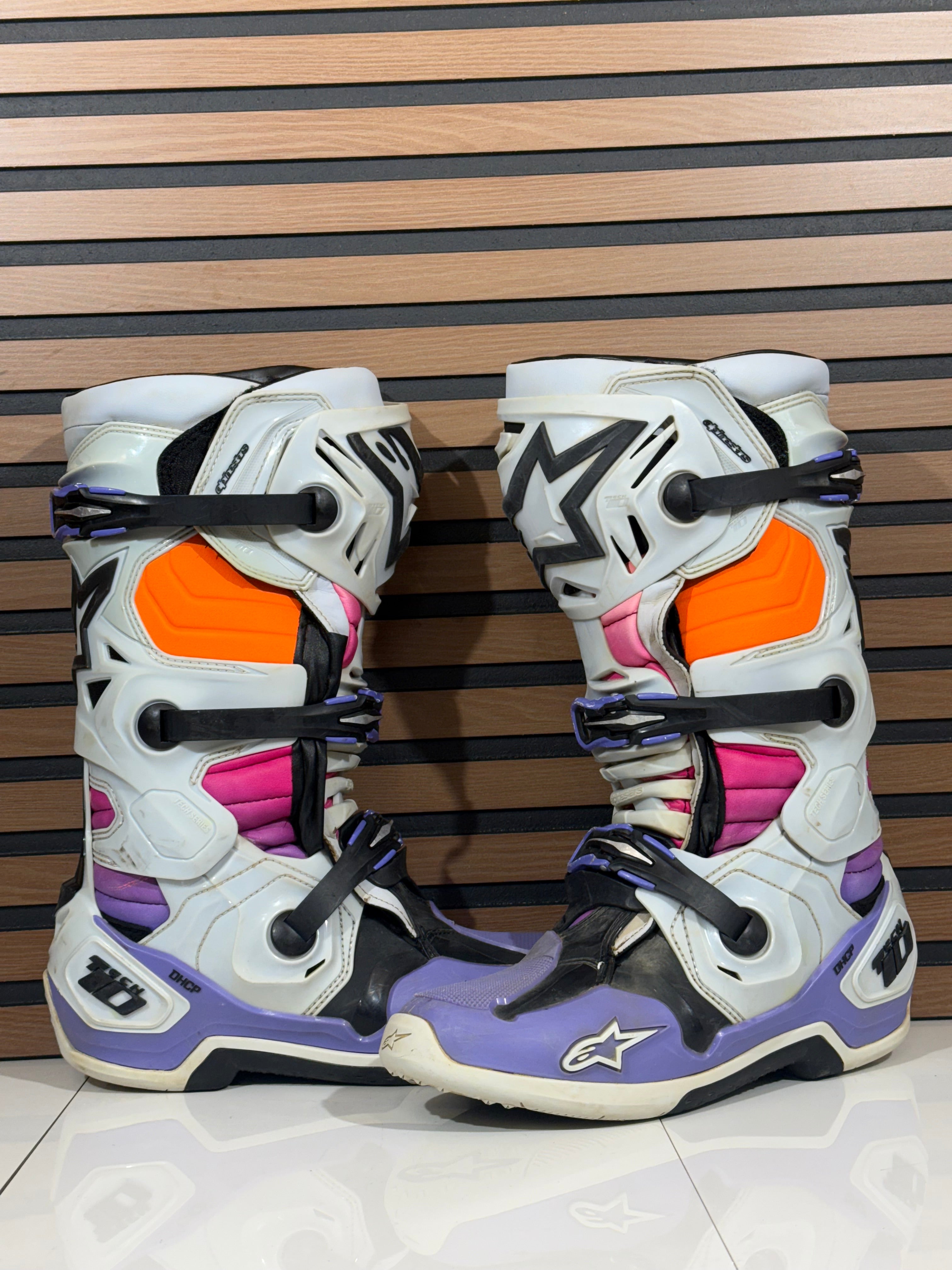Used Alpinestars Tech 10 Boots Size 9 Daytona - White / Purple / Pink + Inner Booties