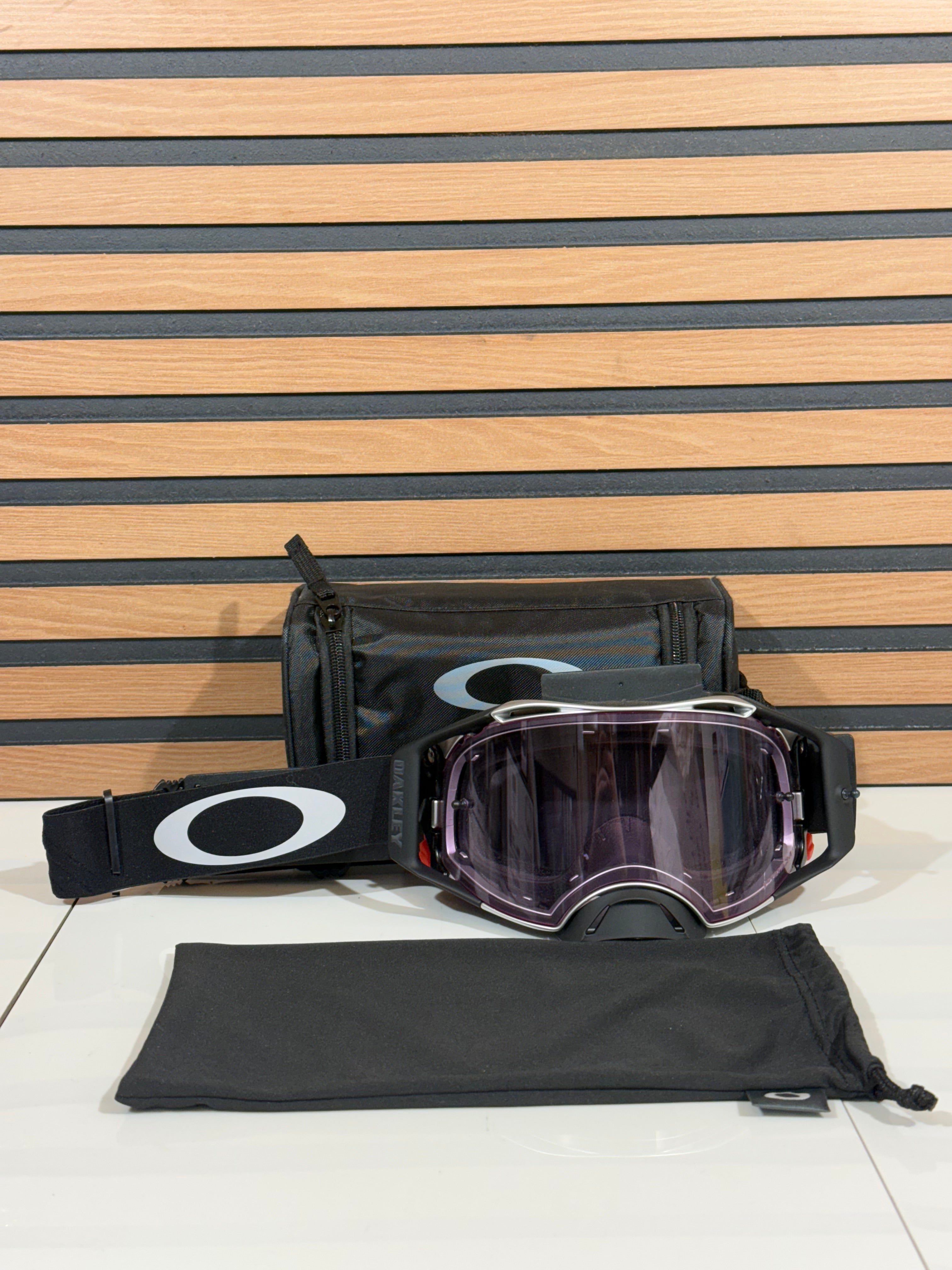 Oakley Airbrake Goggle Tuff Blocks Black / Gunmetal - Low Light Lens