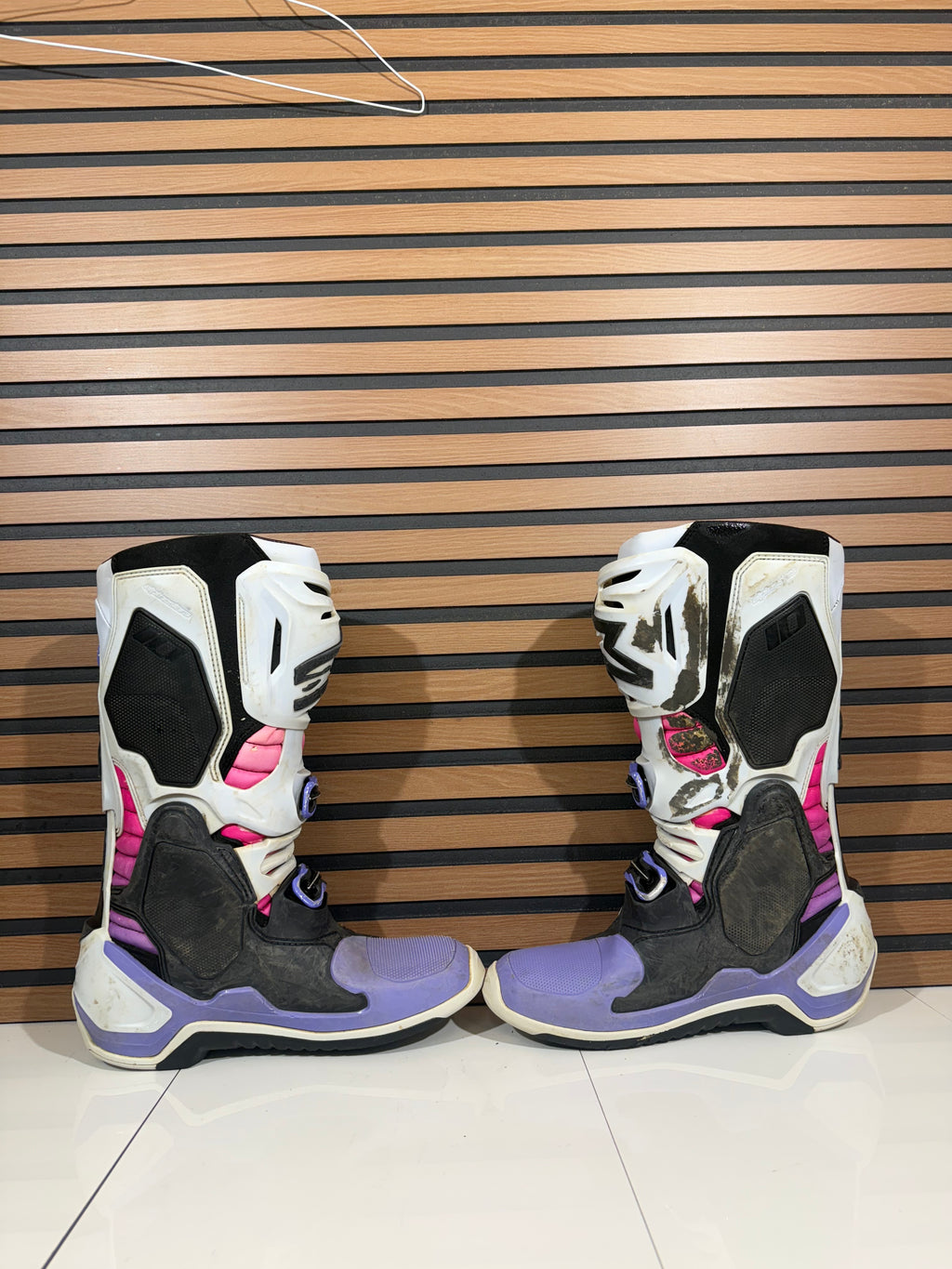 Used Alpinestars Tech 10 Boots Size 9 Daytona - White / Purple / Pink + Inner Booties