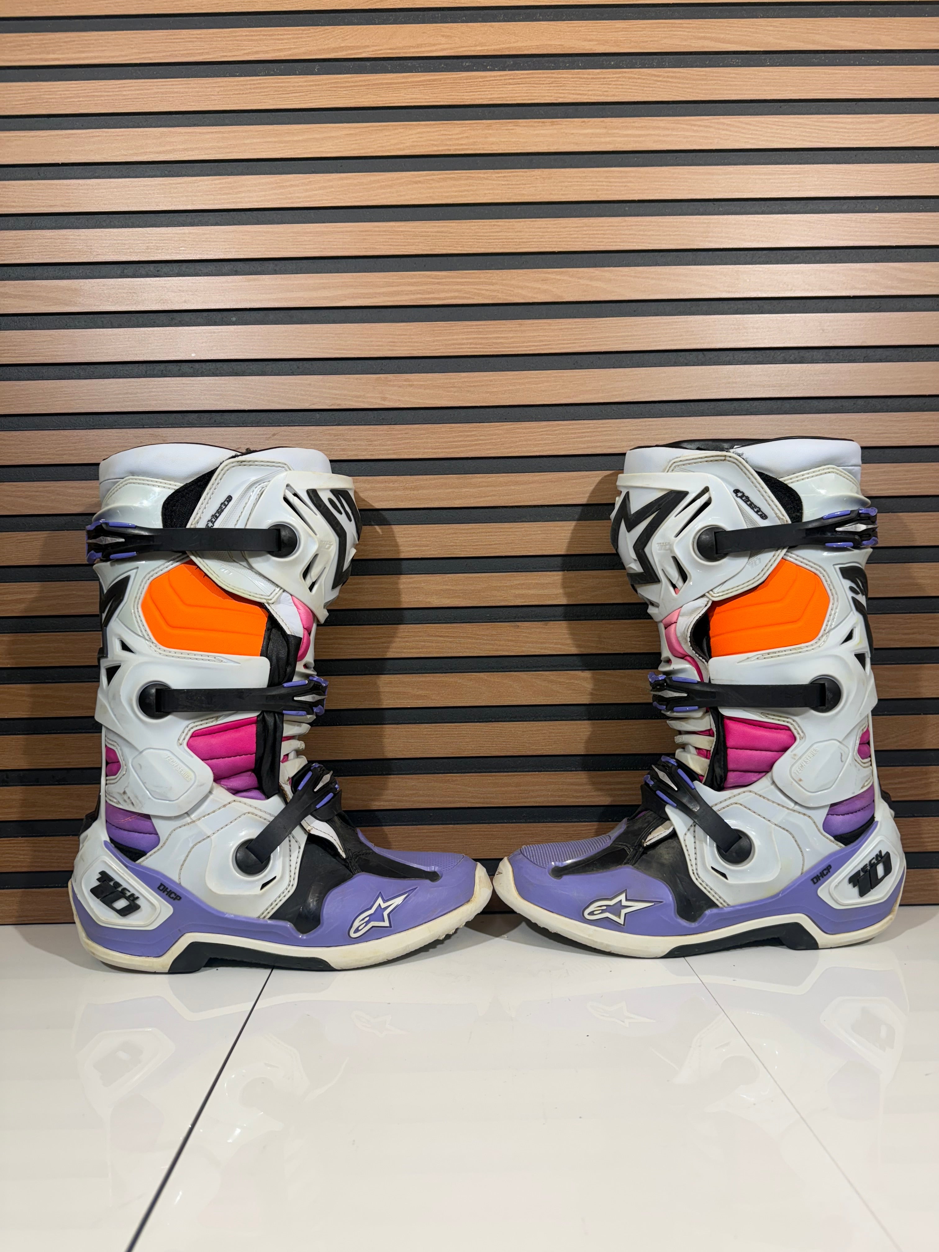 Used Alpinestars Tech 10 Boots Size 9 Daytona - White / Purple / Pink + Inner Booties