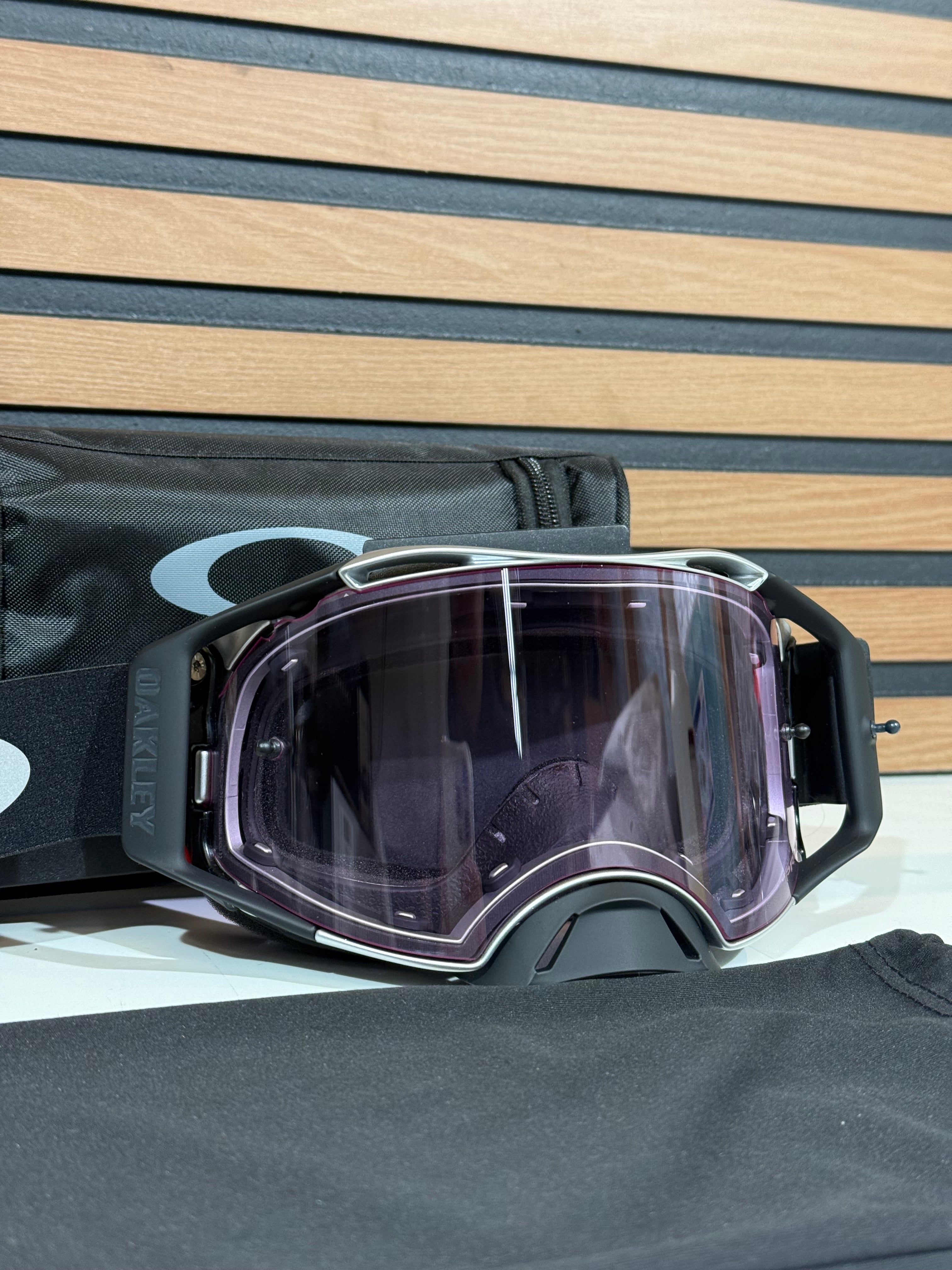 Oakley Airbrake Goggle Tuff Blocks Black / Gunmetal - Low Light Lens