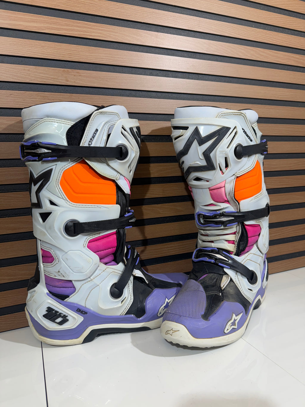 Used Alpinestars Tech 10 Boots Size 9 Daytona - White / Purple / Pink + Inner Booties