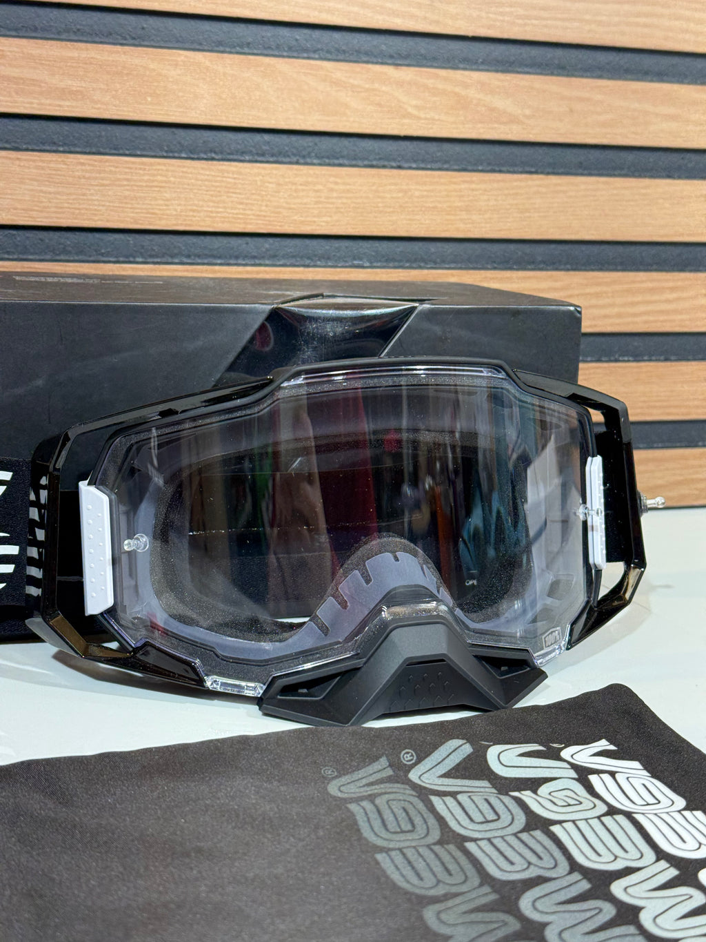 100% Armega Goggle Black / White - Clear Lense