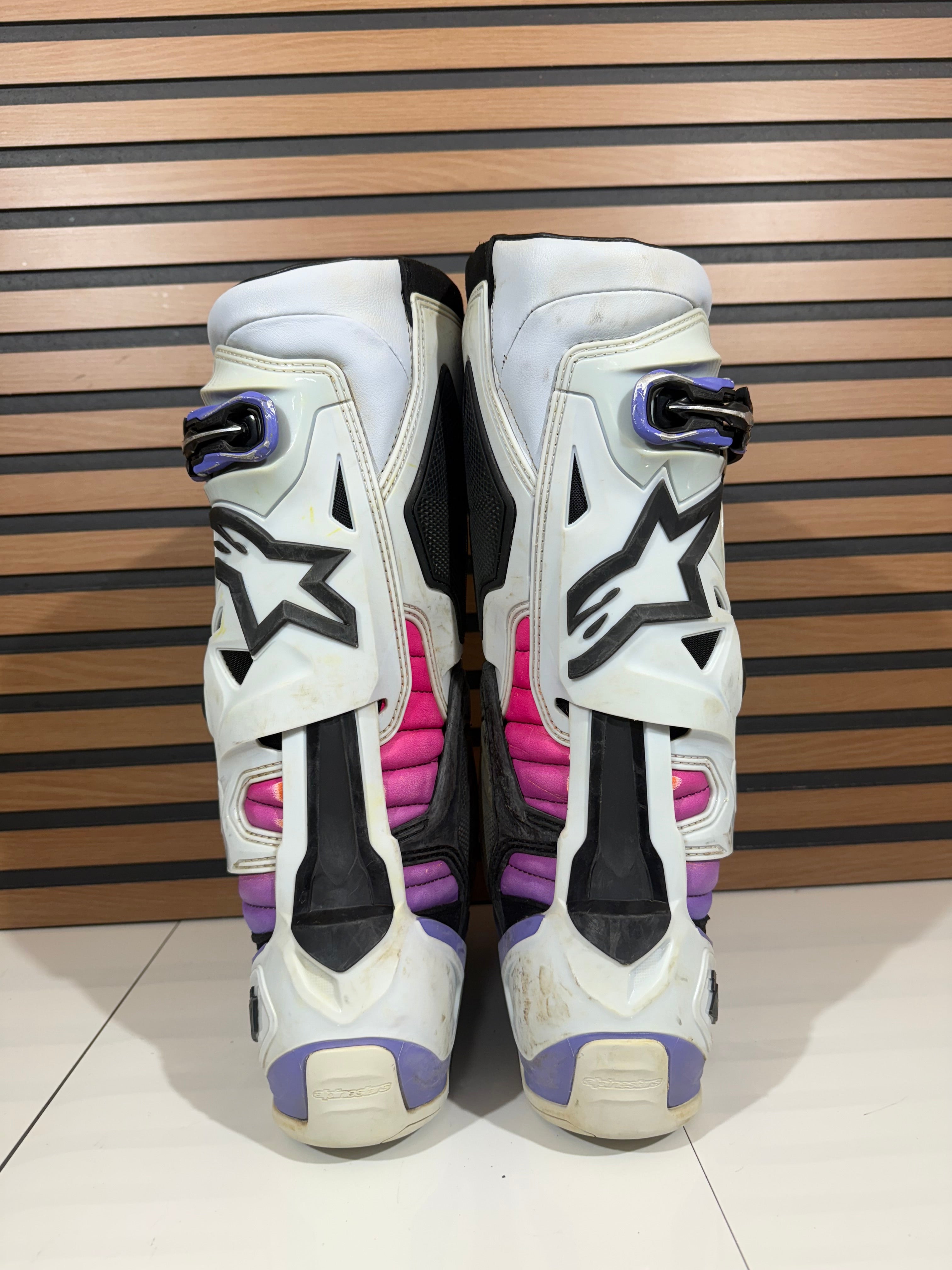 Used Alpinestars Tech 10 Boots Size 9 Daytona - White / Purple / Pink + Inner Booties