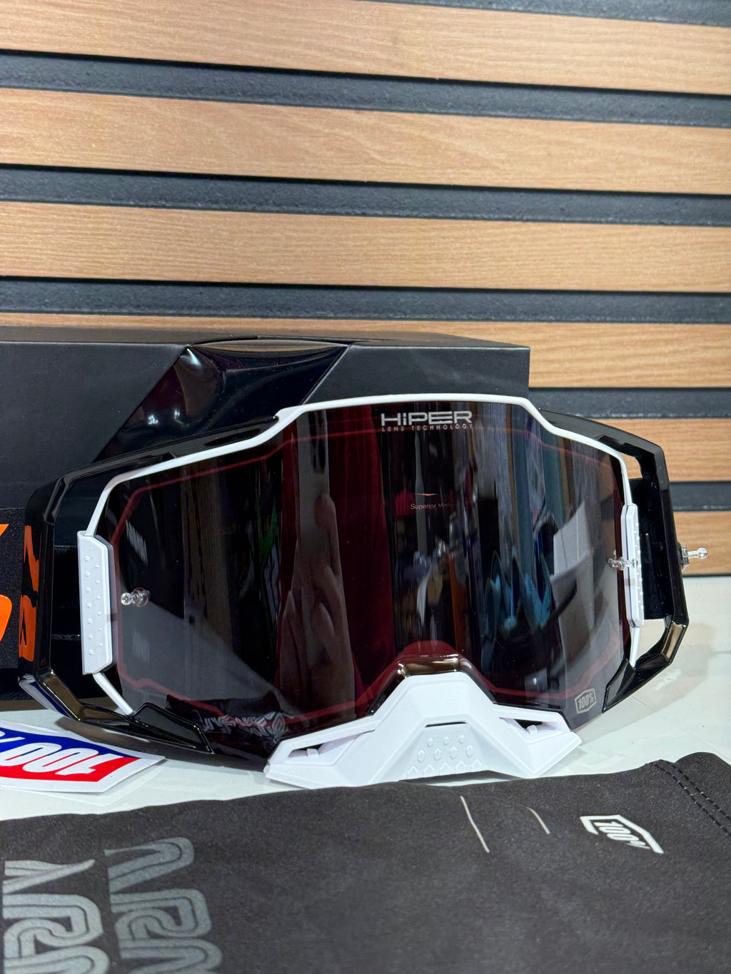 100% ARMEGA GOGGLE BLACKTAIL - HIPER SILVER MIRROR LENS